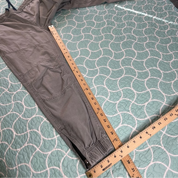 Aeropostale men’s M Gray joggers with drawstring elastic waste and cuffed - Picture 13 of 14